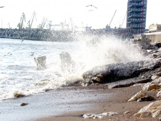 Coliziune în Portul Constanţa, din cauza sloiurilor de gheaţă